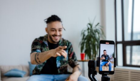 Brand Ambassadors vs Affiliates: Which is Right for Your Marketing Strategy?