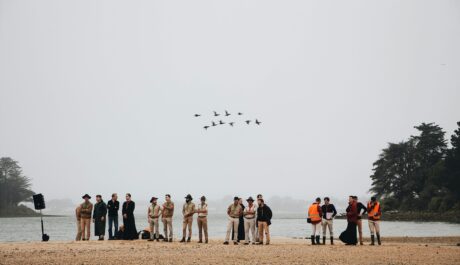 Birding in the Digital Age: From Binoculars to Buzz