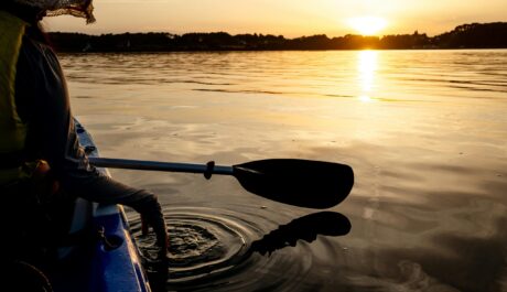 “On the Water Moments”: Turning Houseboat Stays into Social Gold